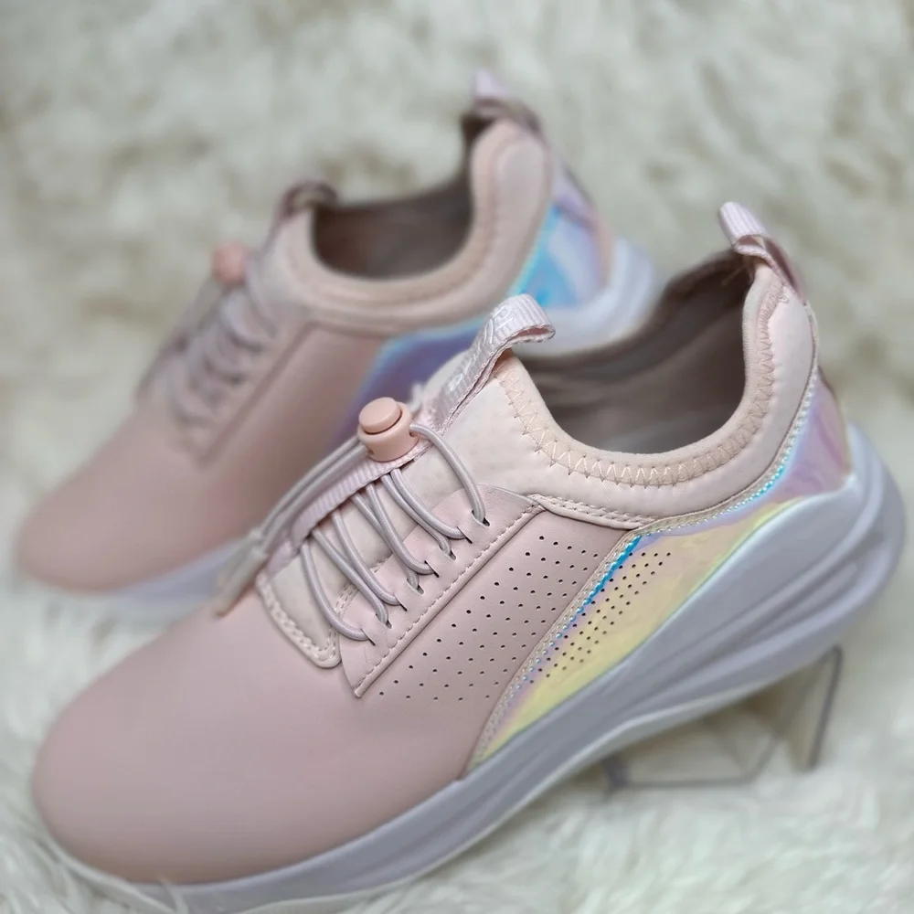 Brand New Clove shoes are designed for people on the front lines of healthcare. - Picture 2 of 3